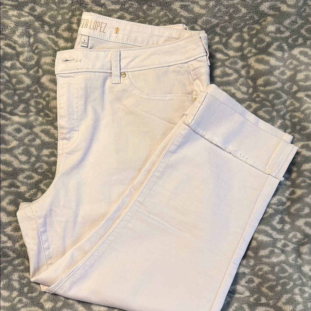 Jennifer Lopez white denim capris